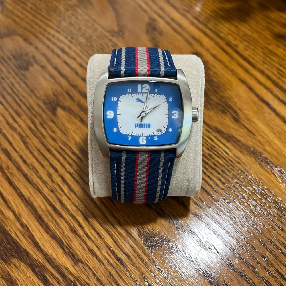 Puma Analog Wristwatch PM900 with Water Resistance and a Buckle Band Japan Y2K